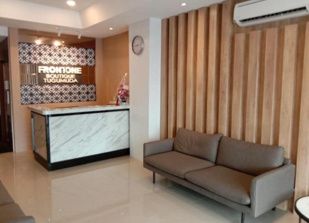 Hotel Front One Boutique Pusponjolo