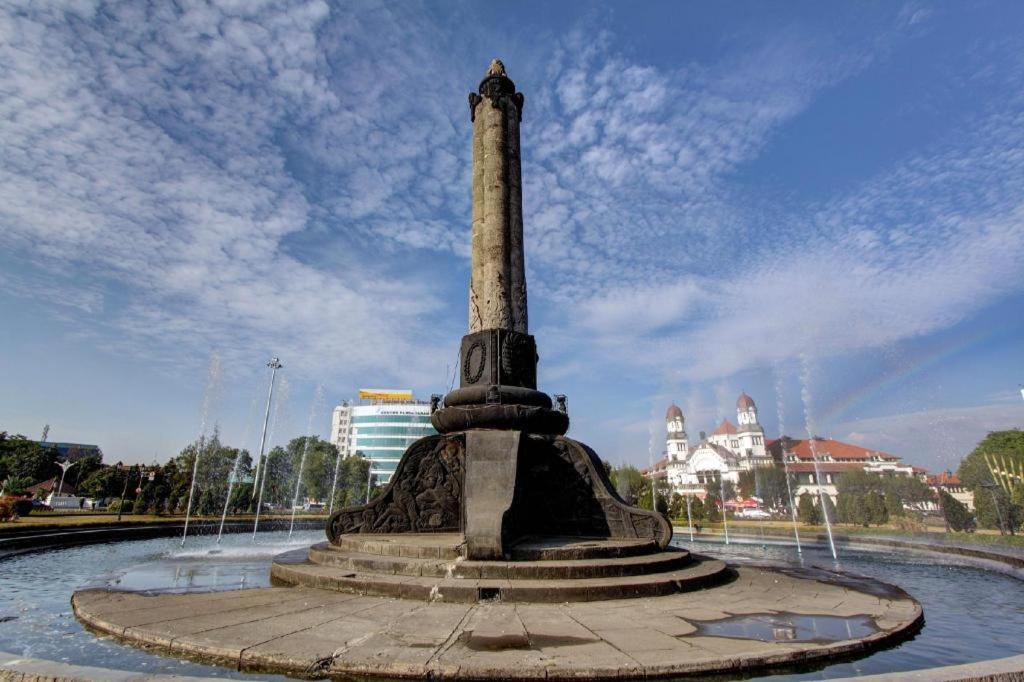 Hotel Front One Boutique Pusponjolo Semarang